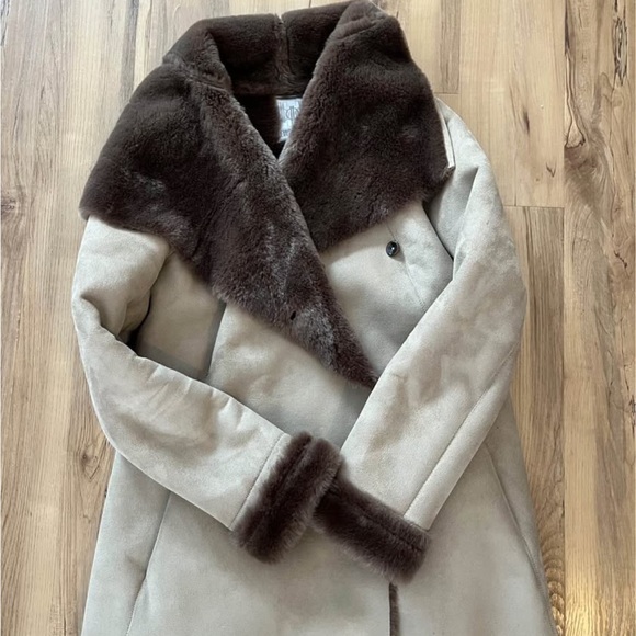 Jennifer Lopez Tan Teddy Jacket with Brown Faux Fur - Picture 3 of 3